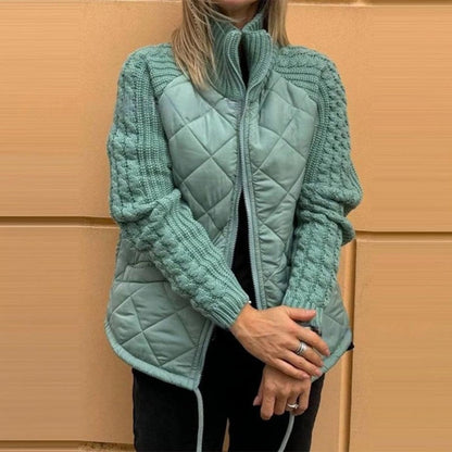 Abrigo Exclusivo de Punto y Plumas – Diseño Único y Sofisticado