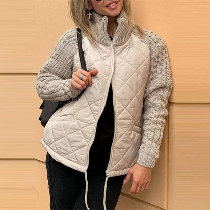 Abrigo Exclusivo de Punto y Plumas – Diseño Único y Sofisticado